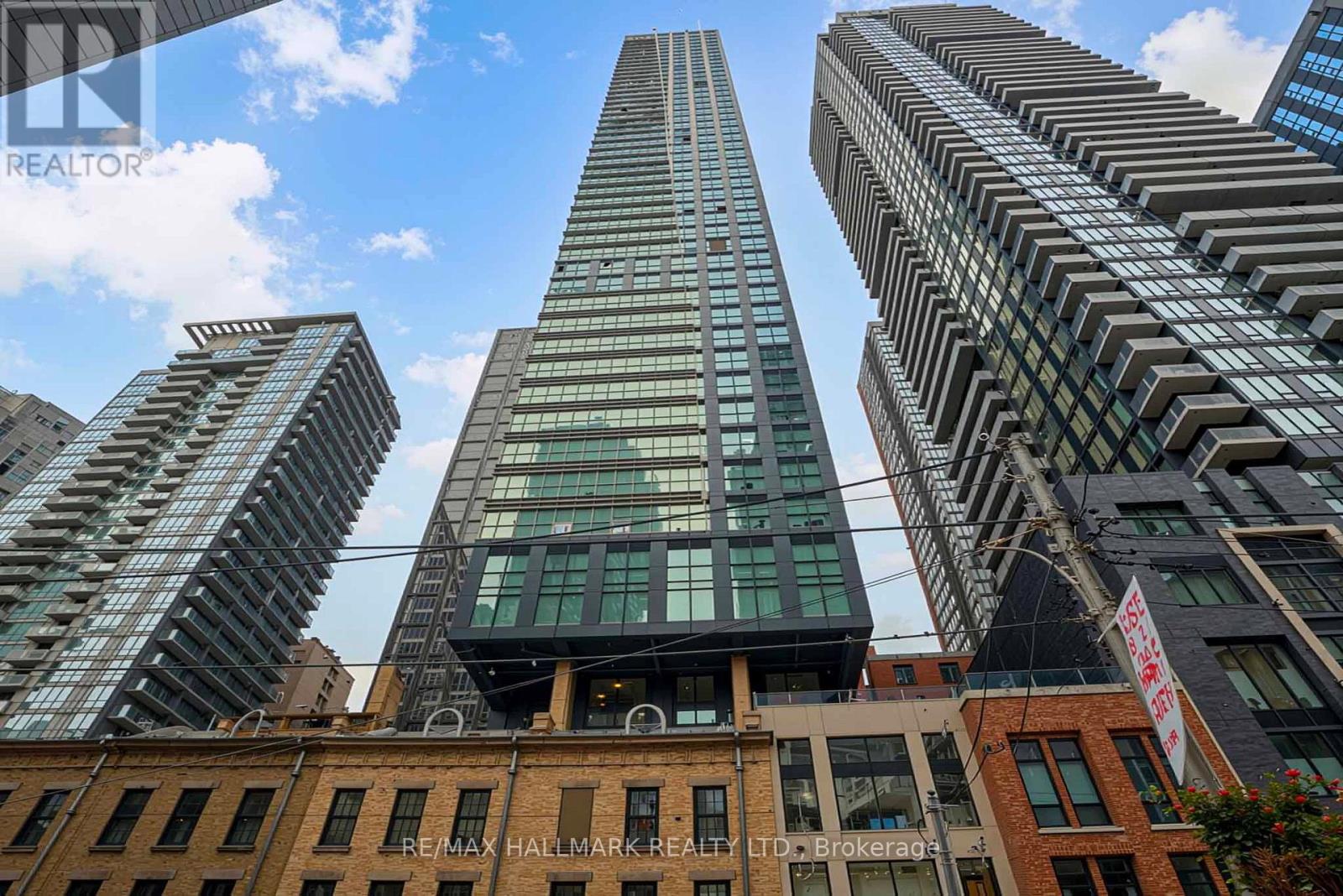 1703 - 327 King Street W, Toronto, Ontario  M5V 0W7 - Photo 2 - C13455700