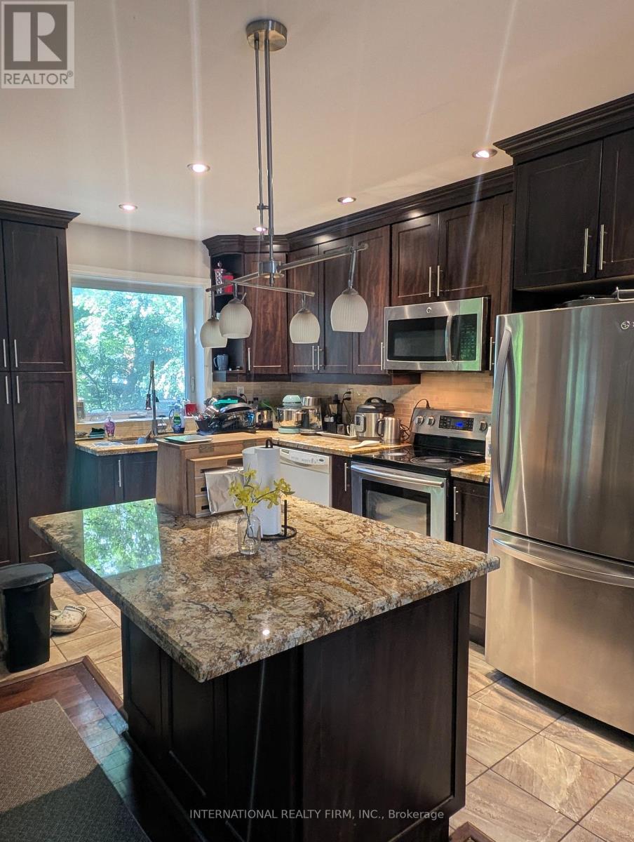 MAIN HOUSE - 216 BOGERT AVENUE, Toronto, Ontario