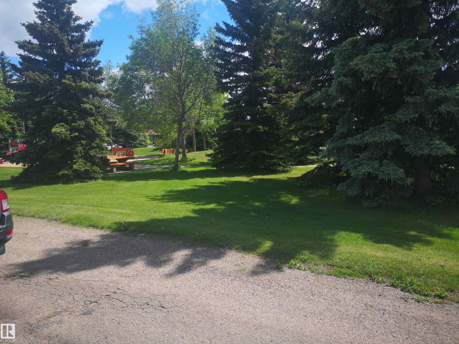 8751 76 Av NW NW, Edmonton, Alberta  T6C 0J4 - Photo 2 - E4494089