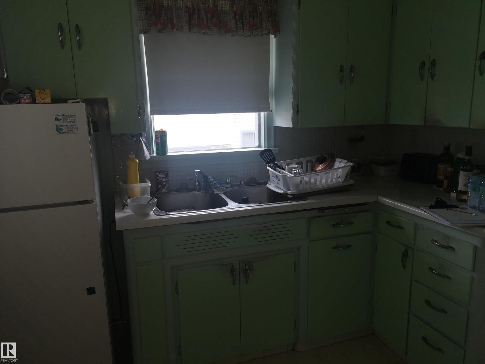8751 76 Av NW NW, Edmonton, Alberta  T6C 0J4 - Photo 4 - E4494089