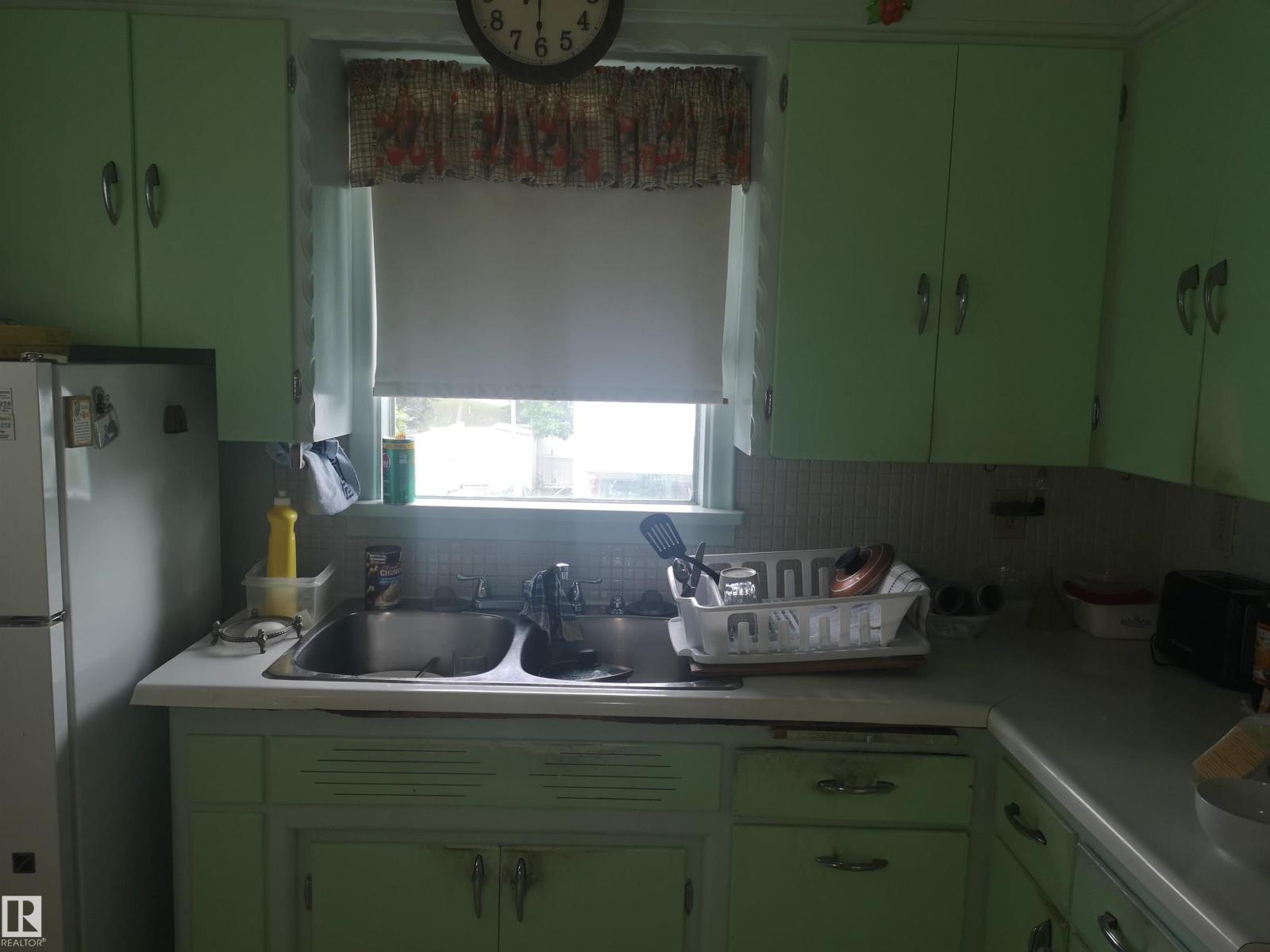 8751 76 Av NW NW, Edmonton, Alberta  T6C 0J4 - Photo 5 - E4494089