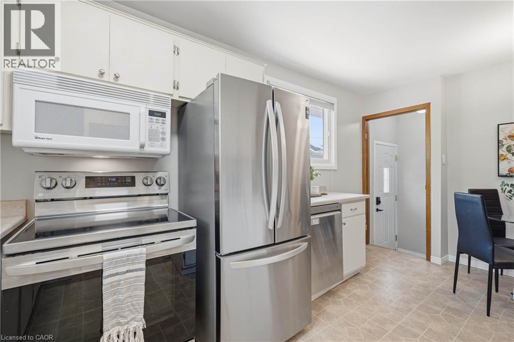 613 Dogwood Lane, Waterloo, Ontario  N2L 4Y2 - Photo 9 - 40837317