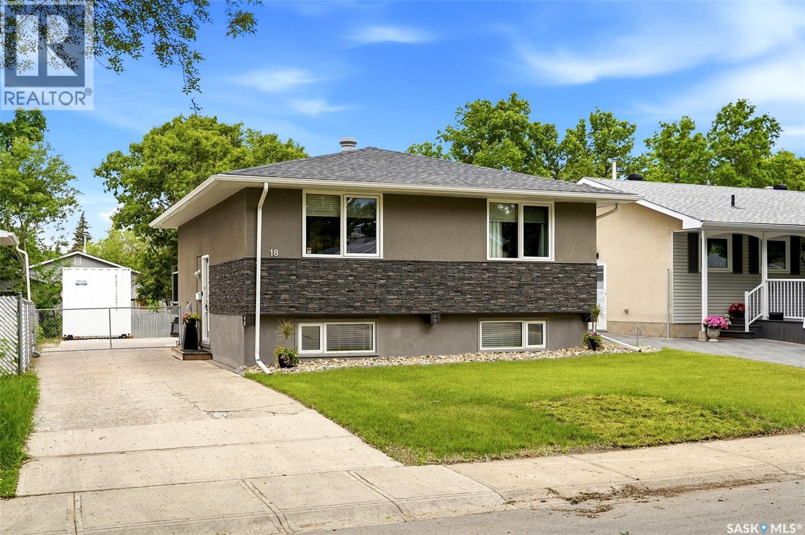 18 Fisher Street, Regina, Saskatchewan  S4N 1N6 - Photo 2 - SK039486