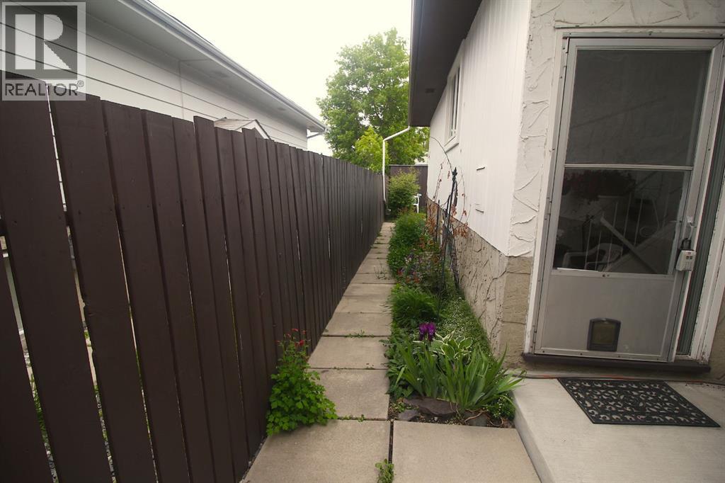 515 Blackthorn Road NE, Calgary, Alberta  t2k 4x8 - Photo 5 - A2320868