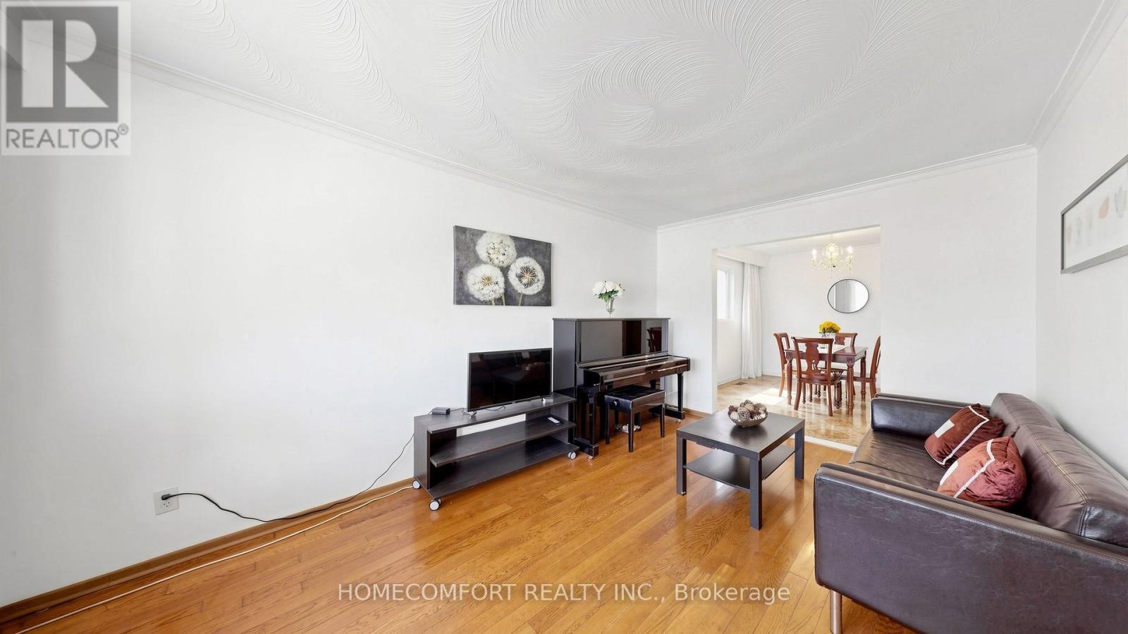 76 Barrington Avenue, Toronto, Ontario  M4C 4Z1 - Photo 11 - E13455688