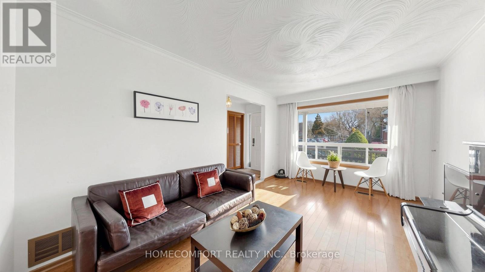 76 Barrington Avenue, Toronto, Ontario  M4C 4Z1 - Photo 7 - E13455688