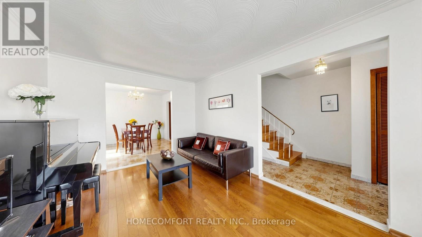 76 Barrington Avenue, Toronto, Ontario  M4C 4Z1 - Photo 8 - E13455688
