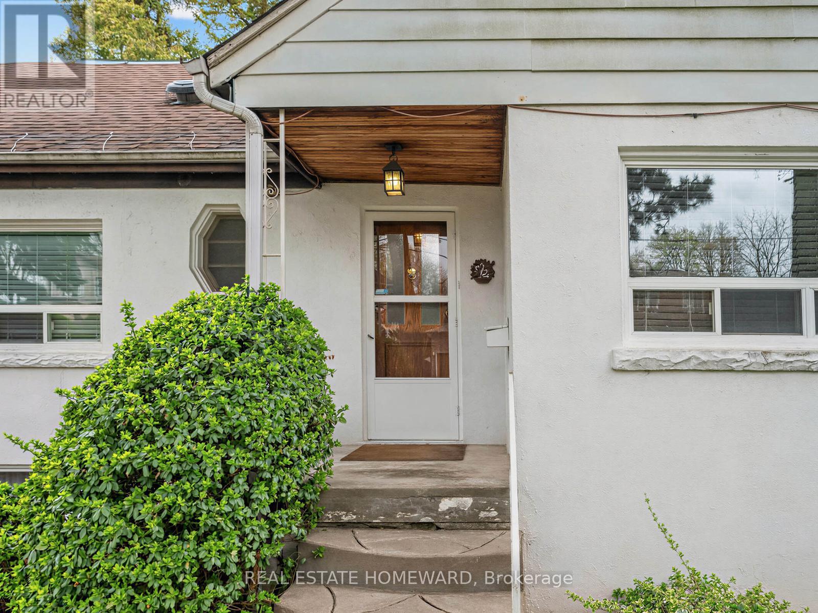228 Pemberton Avenue, Toronto, Ontario  M2M 1Y8 - Photo 2 - C13453646