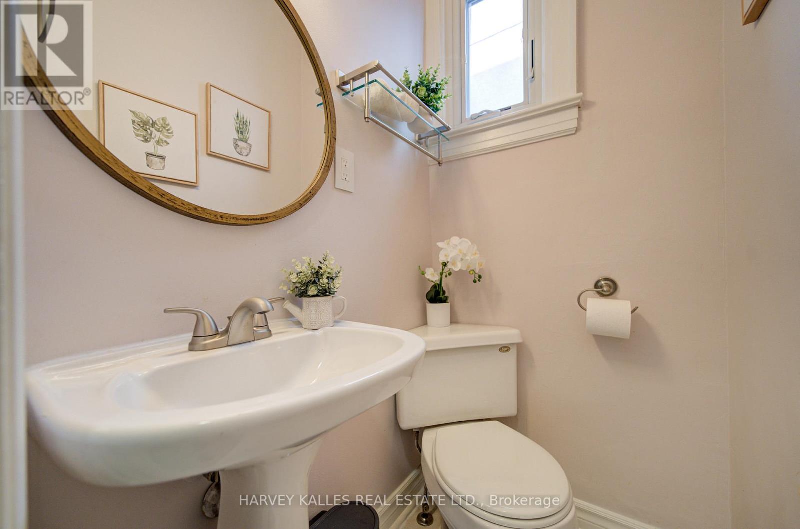 62 Roe Avenue, Toronto, Ontario  M5M 2H7 - Photo 19 - C13455276