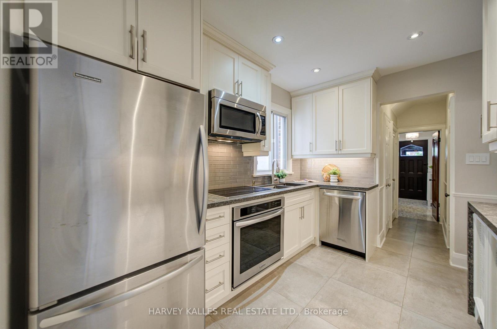 62 Roe Avenue, Toronto, Ontario  M5M 2H7 - Photo 15 - C13455276