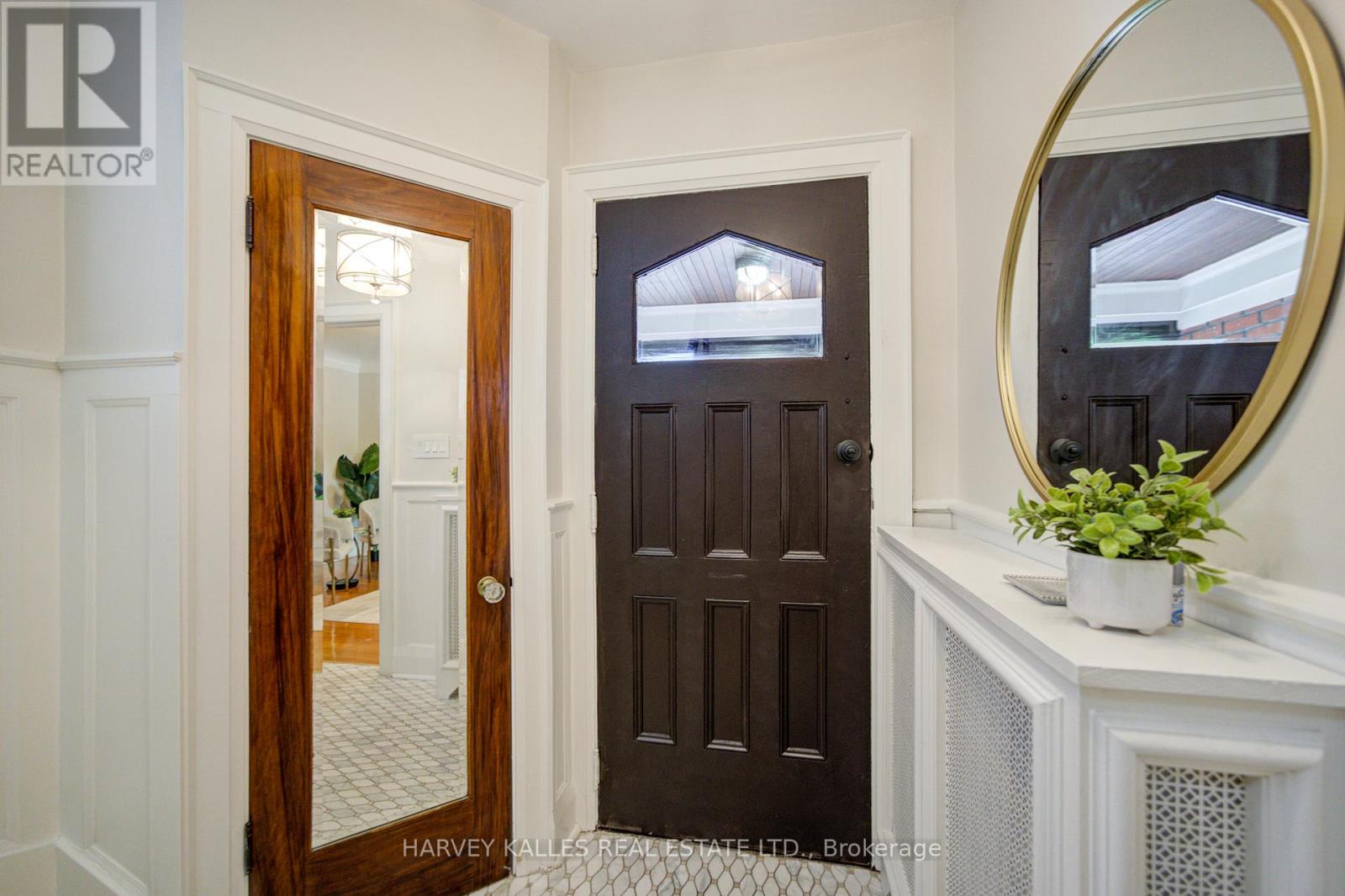 62 Roe Avenue, Toronto, Ontario  M5M 2H7 - Photo 2 - C13455276