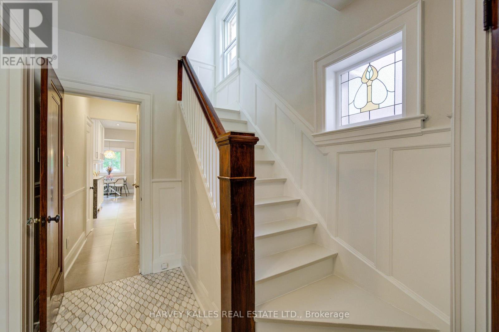 62 Roe Avenue, Toronto, Ontario  M5M 2H7 - Photo 3 - C13455276