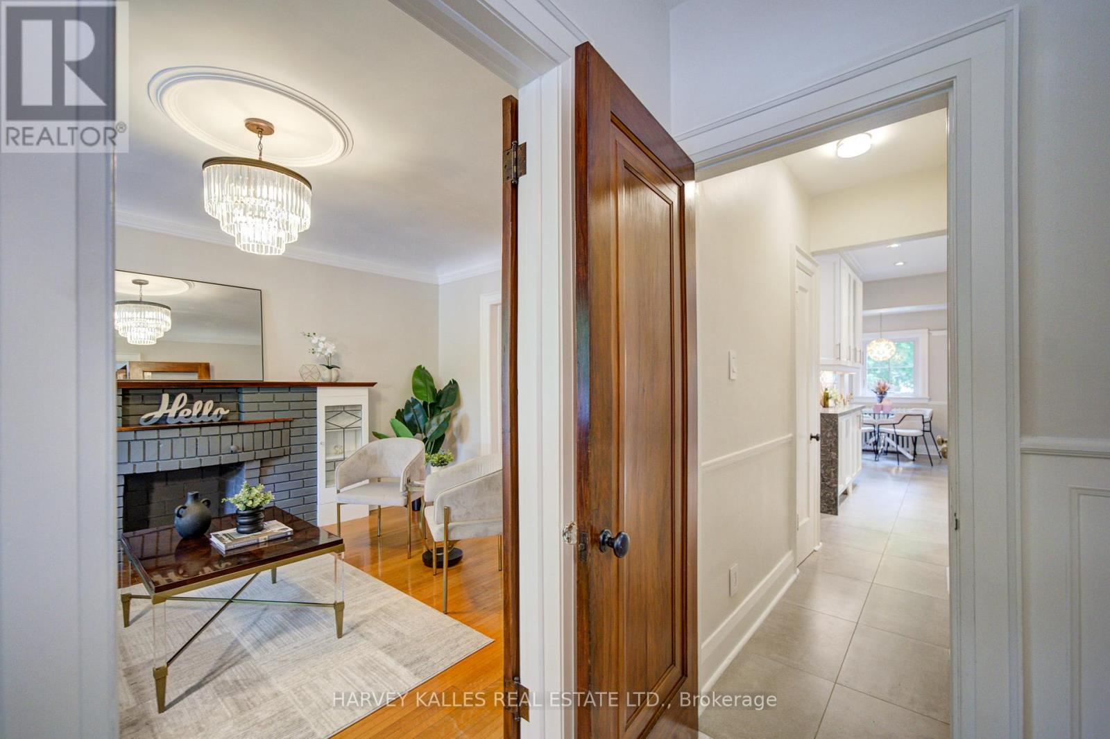 62 Roe Avenue, Toronto, Ontario  M5M 2H7 - Photo 4 - C13455276