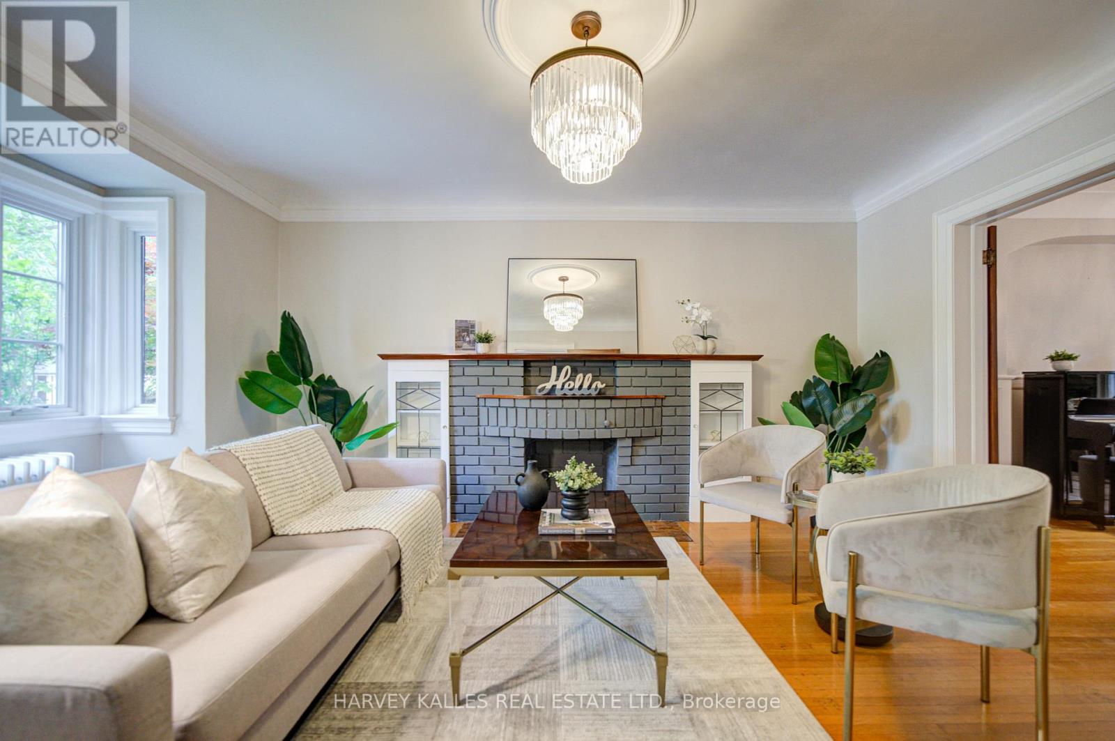62 Roe Avenue, Toronto, Ontario  M5M 2H7 - Photo 6 - C13455276
