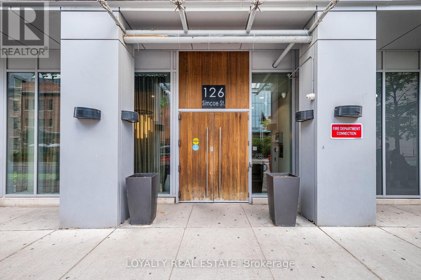 1206 - 126 Simcoe Street, Toronto, Ontario  M5H 4E6 - Photo 2 - C13438350