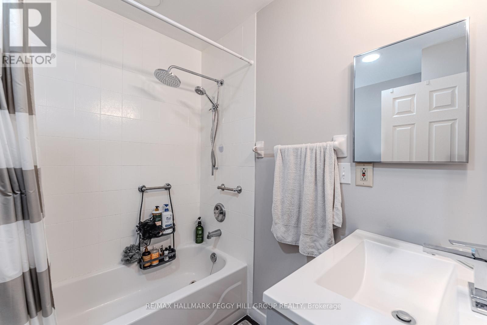 67 Wessenger Drive, Barrie, Ontario  L4N 8P8 - Photo 10 - S13456004