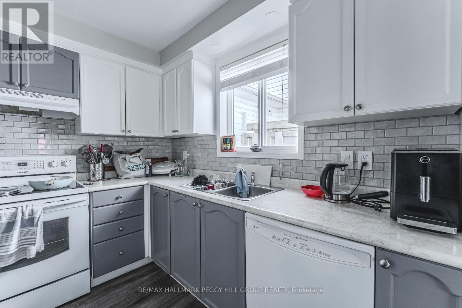 67 Wessenger Drive, Barrie, Ontario  L4N 8P8 - Photo 4 - S13456004