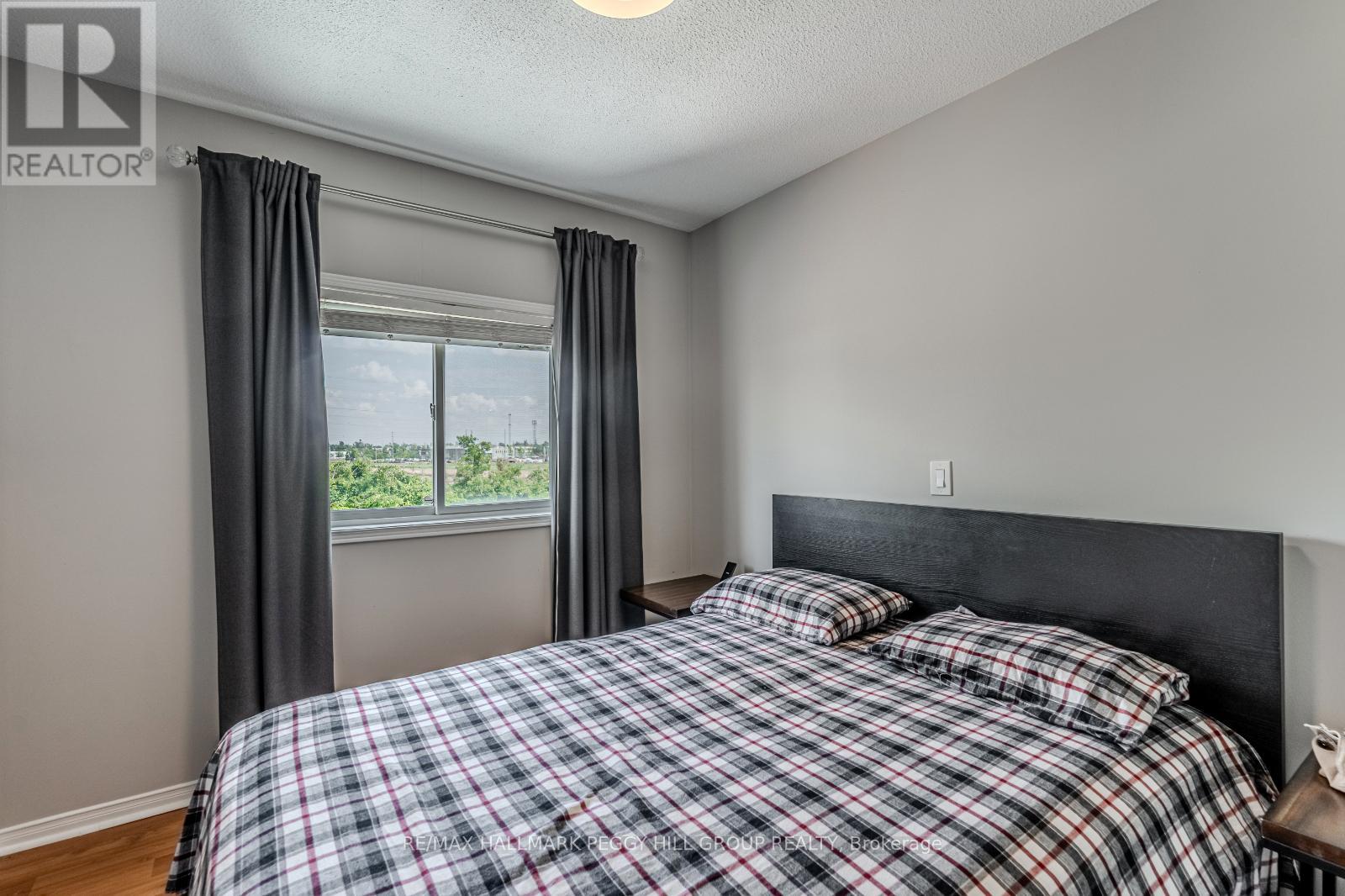 67 Wessenger Drive, Barrie, Ontario  L4N 8P8 - Photo 8 - S13456004