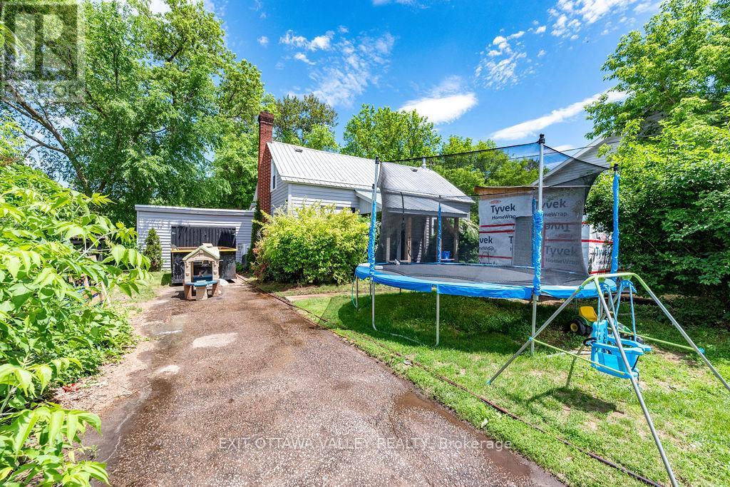 815 Pembroke Street W, Pembroke, Ontario  K8A 5P5 - Photo 49 - X12748076