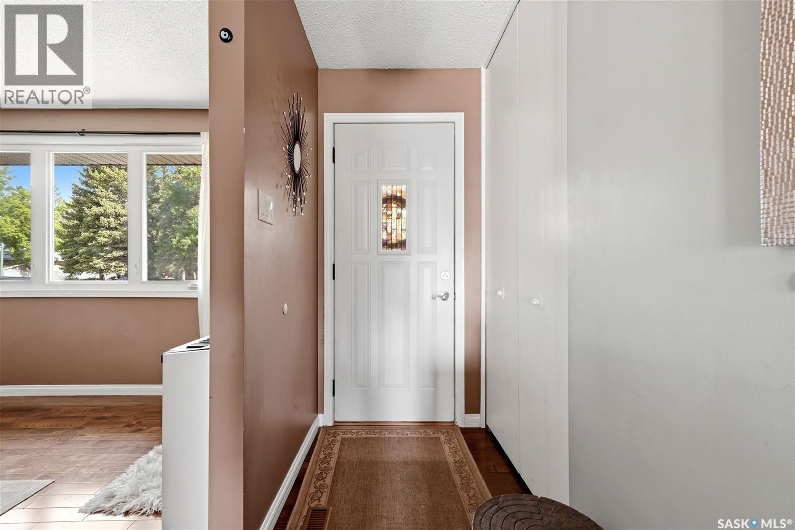 39 Bothwell Crescent, Regina, Saskatchewan  S4R 5Y7 - Photo 4 - SK039671