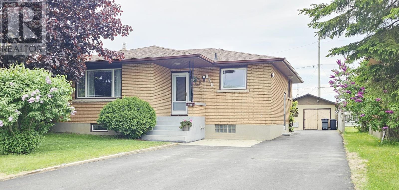 936 Broadmore AVE, Thunder Bay, Ontario