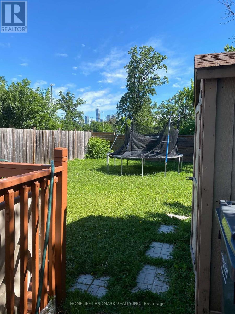Lower - 3121 Jessica Court, Mississauga, Ontario  L5C 1X7 - Photo 4 - W13455650
