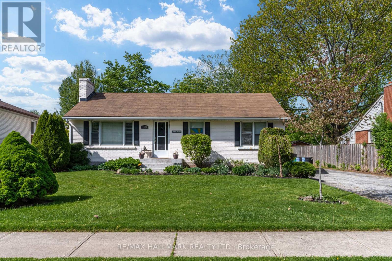 1024 Churchill Avenue, Oakville, Ontario  L6H 2A6 - Photo 1 - W13455692