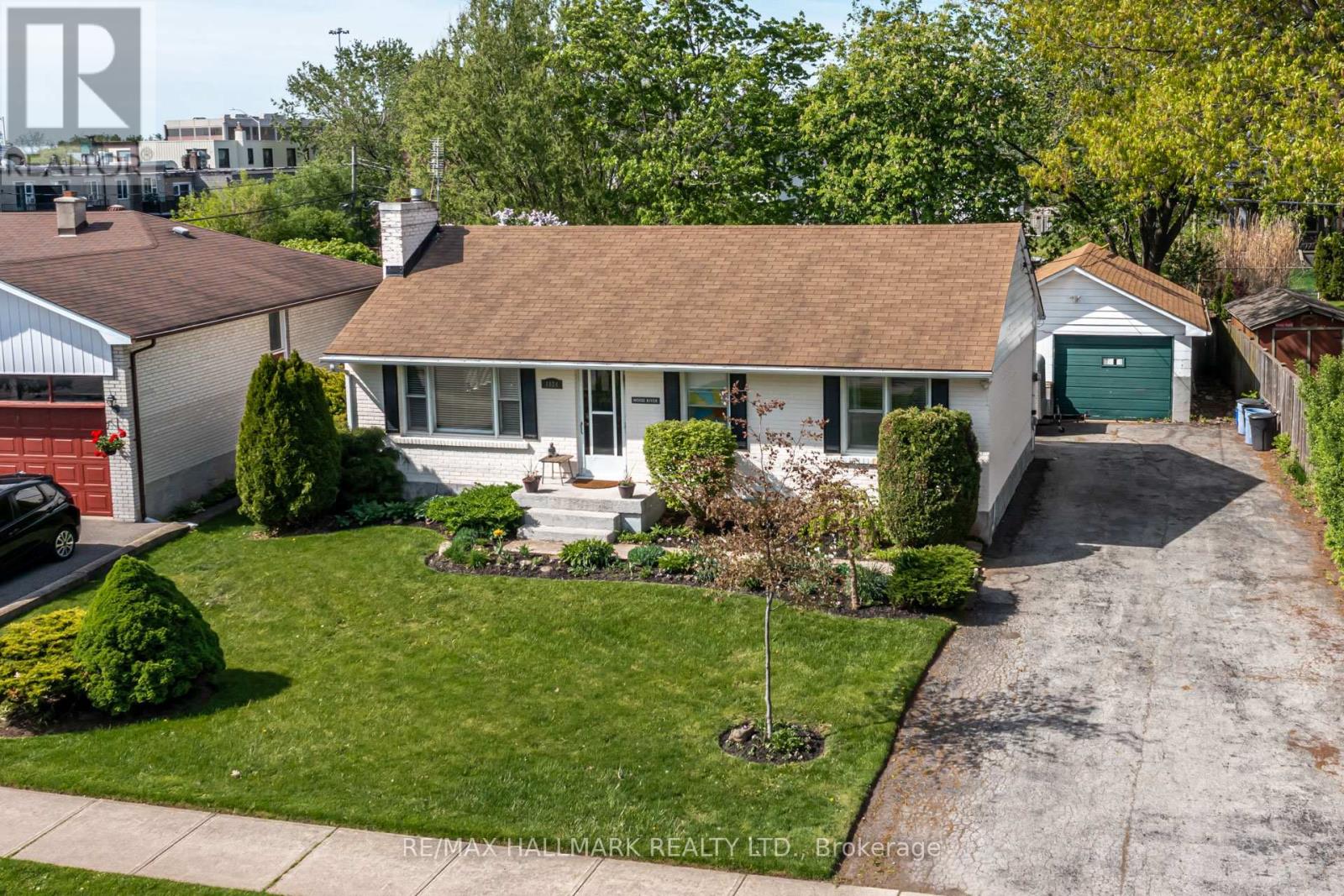 1024 Churchill Avenue, Oakville, Ontario  L6H 2A6 - Photo 2 - W13455692