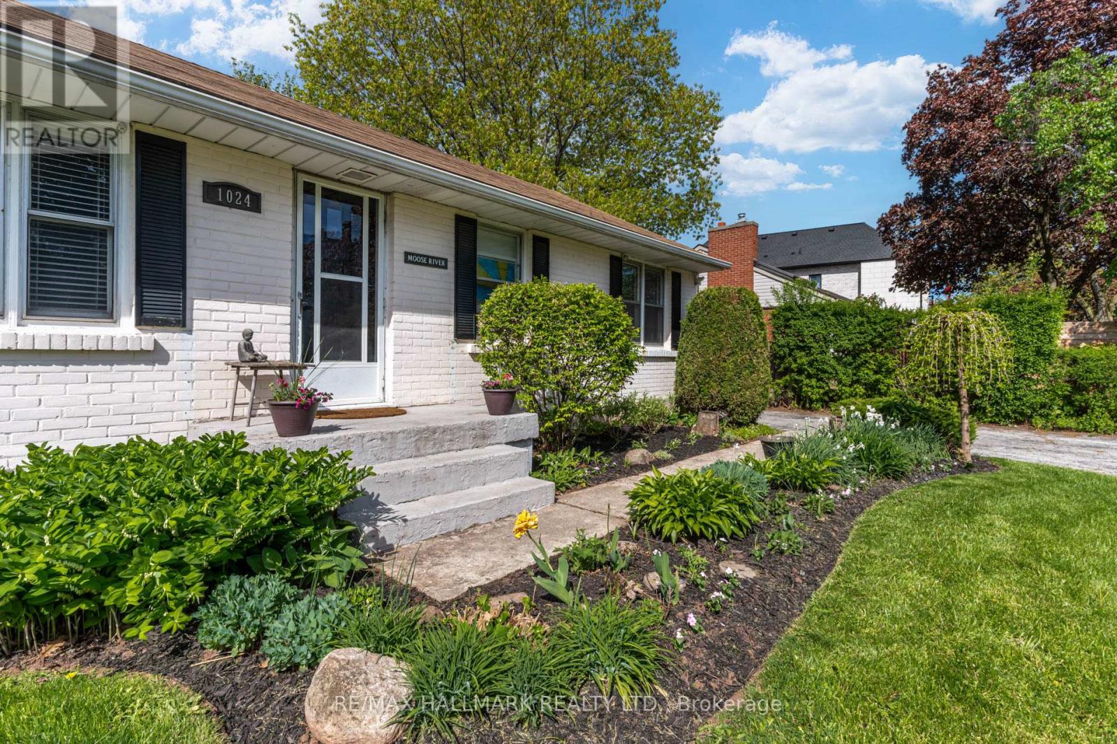1024 Churchill Avenue, Oakville, Ontario  L6H 2A6 - Photo 5 - W13455692