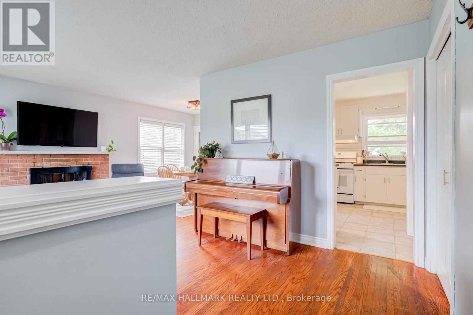1024 Churchill Avenue, Oakville, Ontario  L6H 2A6 - Photo 9 - W13455692
