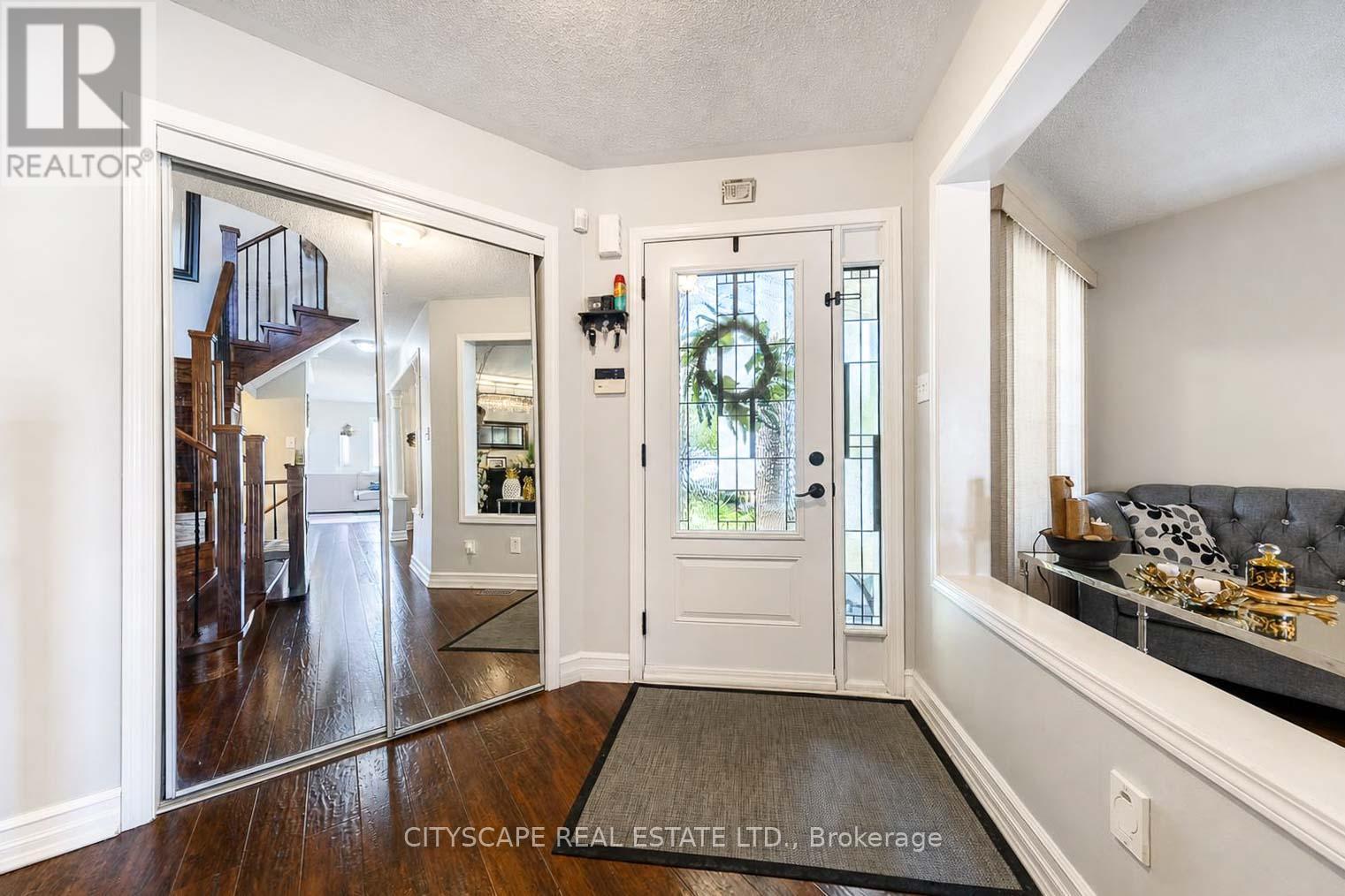 764 Avocado Crescent, Mississauga, Ontario  L5W 1H4 - Photo 4 - W13455848