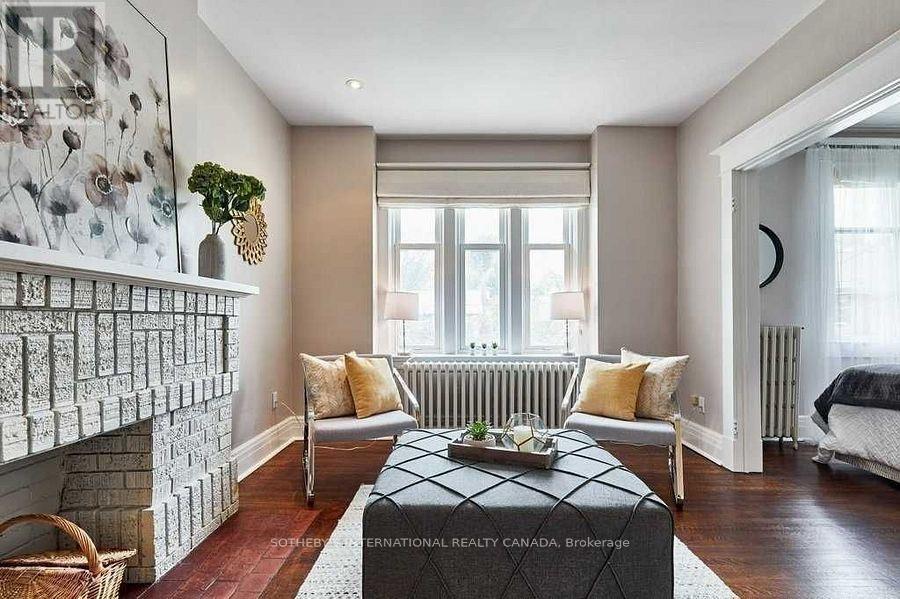 71 Gilmour Avenue, Toronto, Ontario  M6P 3A8 - Photo 3 - W13455866
