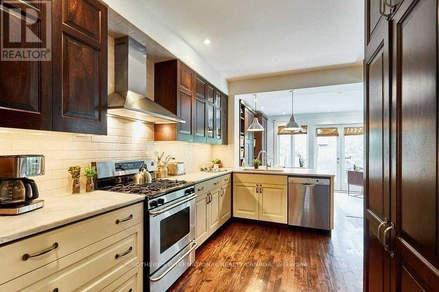 71 Gilmour Avenue, Toronto, Ontario  M6P 3A8 - Photo 9 - W13455866