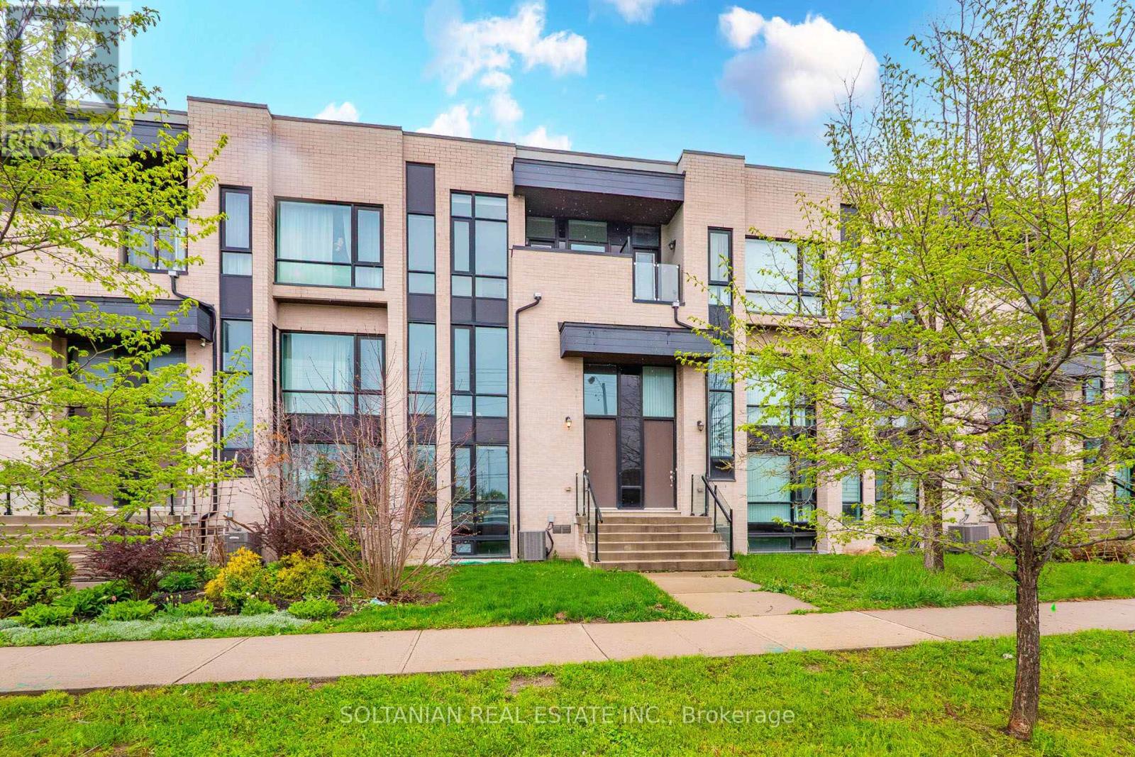 85 Pony Farm Drive, Toronto, Ontario  M9R 0B3 - Photo 2 - W13455958