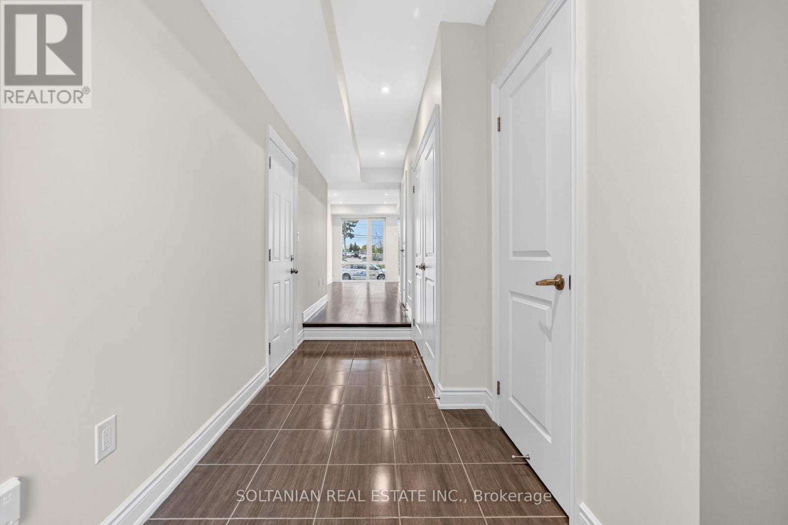 85 Pony Farm Drive, Toronto, Ontario  M9R 0B3 - Photo 3 - W13455958