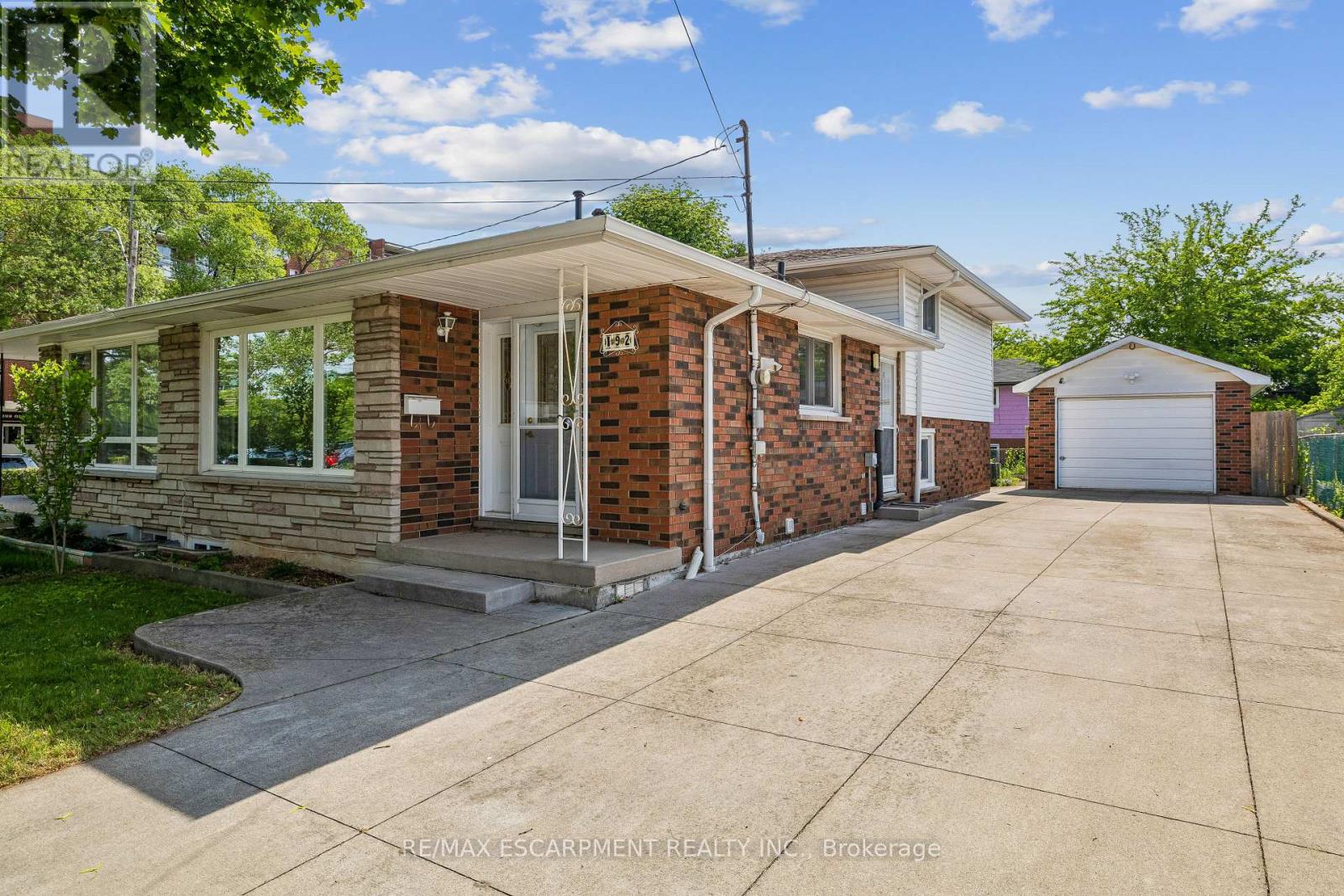 192 Oakland Drive, Hamilton, Ontario  L8E 1B6 - Photo 2 - X13455638