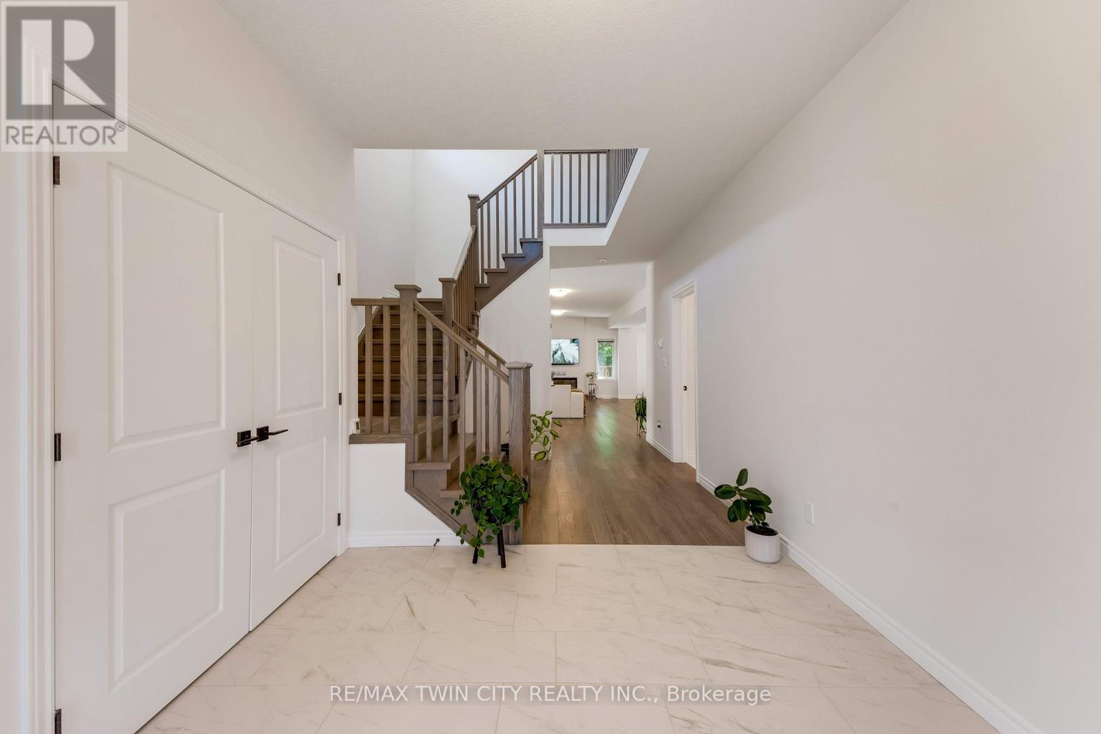 248 Otterbein Road, Kitchener, Ontario  N2B 0A8 - Photo 4 - X13455742
