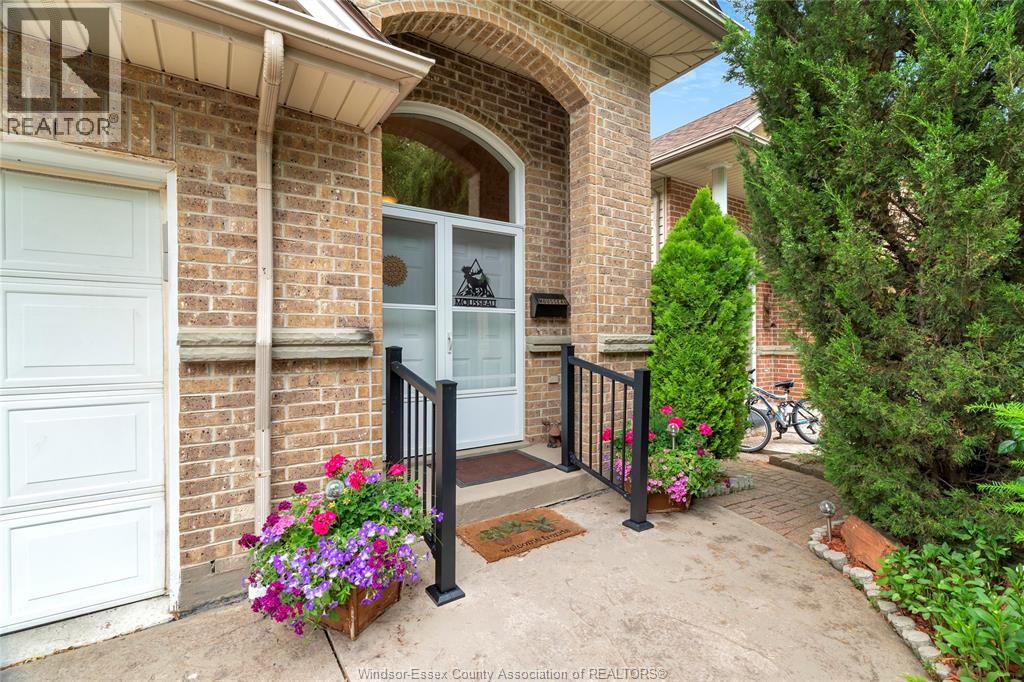 1529 Chateau, Windsor, Ontario N8P 1M3 - Photo 2 - 26014377