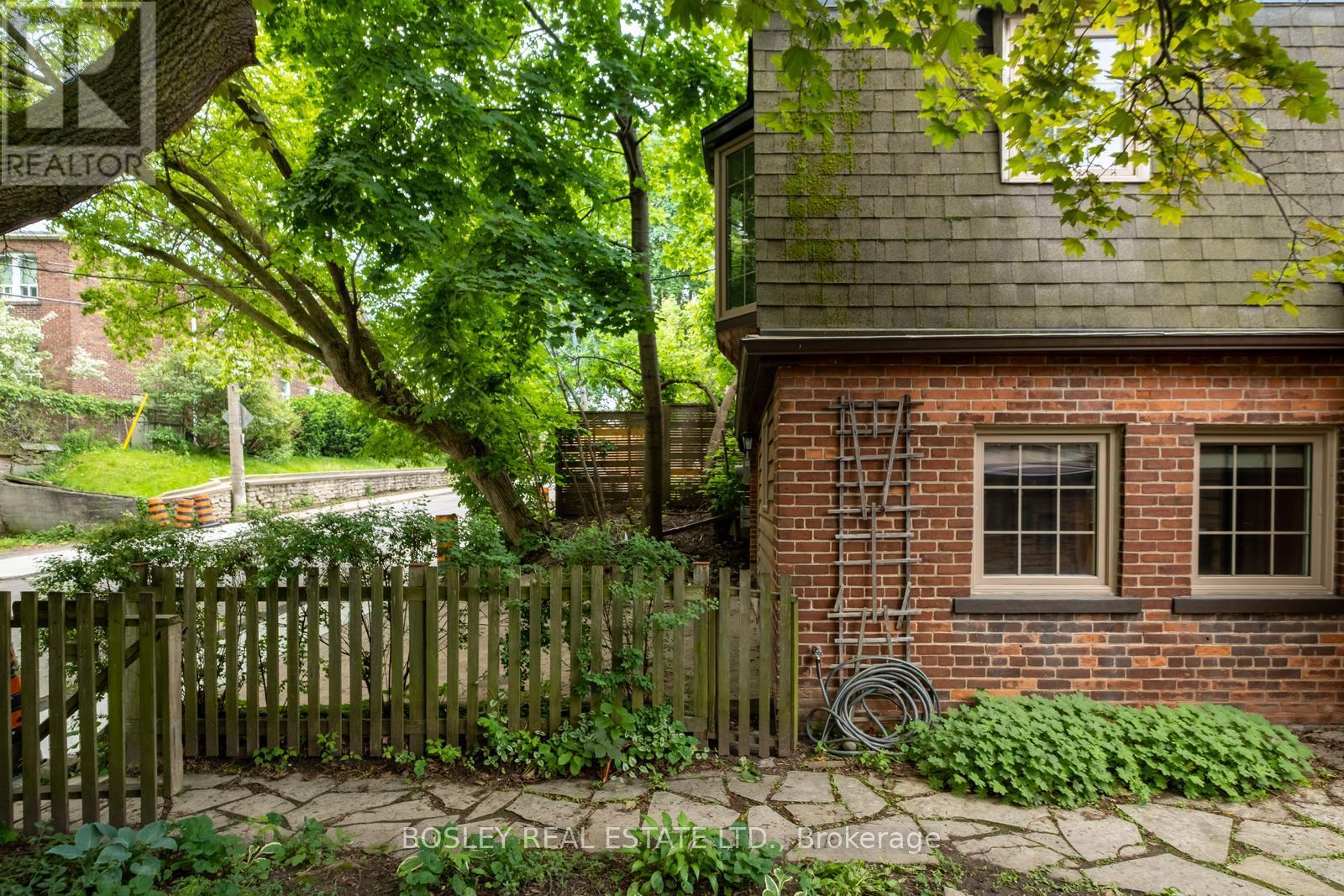 2 Roseneath Gardens, Toronto, Ontario  M6C 3X6 - Photo 41 - C13455376