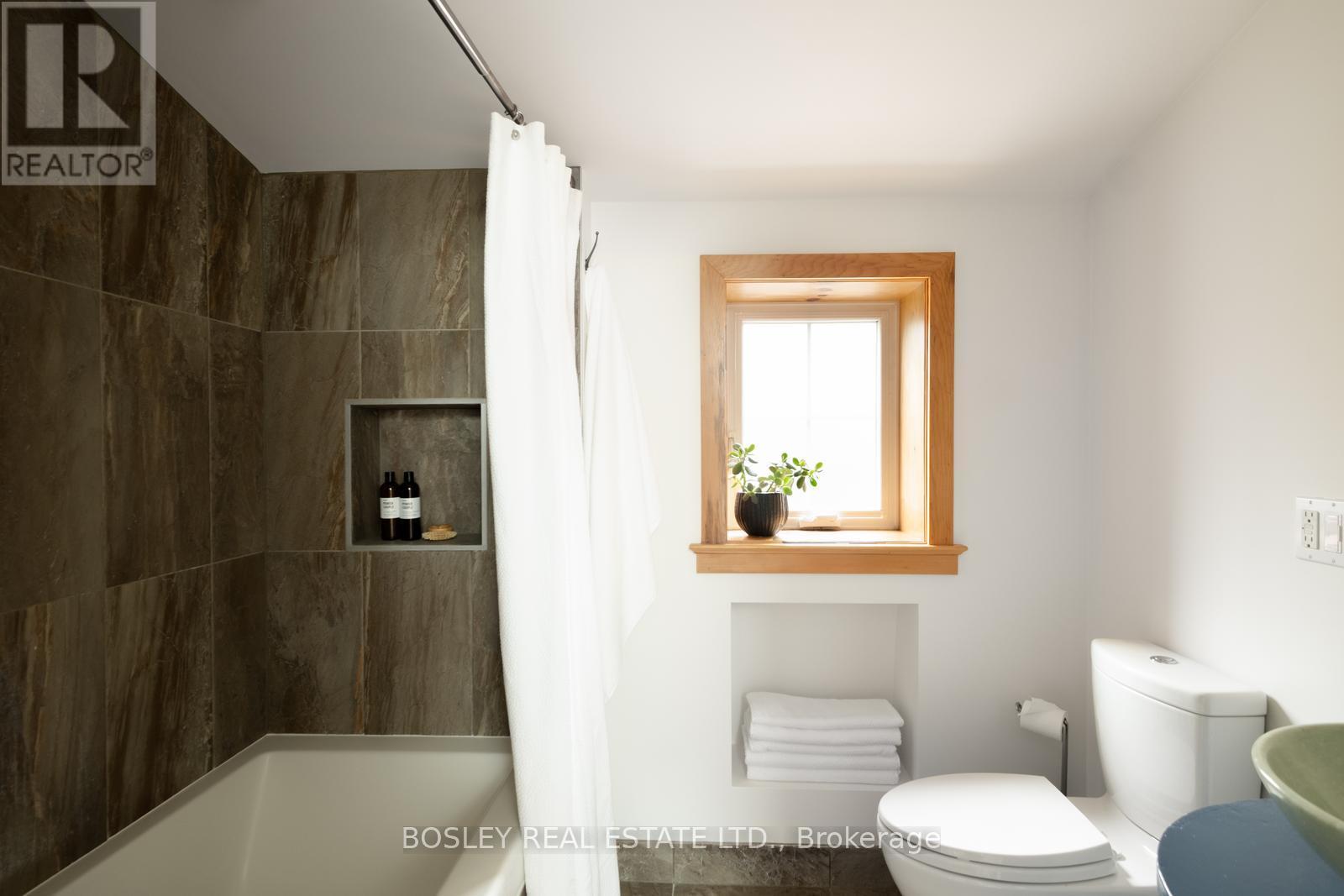 2 Roseneath Gardens, Toronto, Ontario  M6C 3X6 - Photo 40 - C13455376