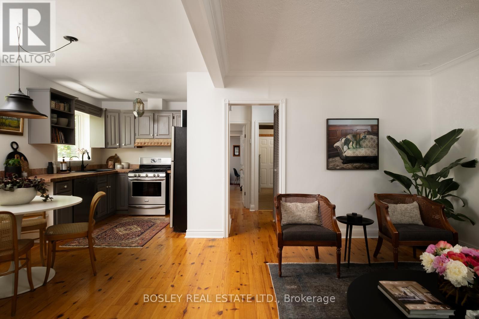 2 Roseneath Gardens, Toronto, Ontario  M6C 3X6 - Photo 6 - C13455376