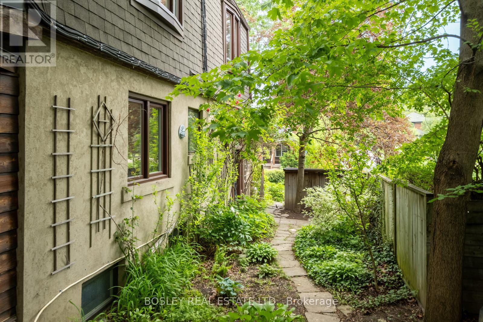 2 Roseneath Gardens, Toronto, Ontario  M6C 3X6 - Photo 46 - C13455376