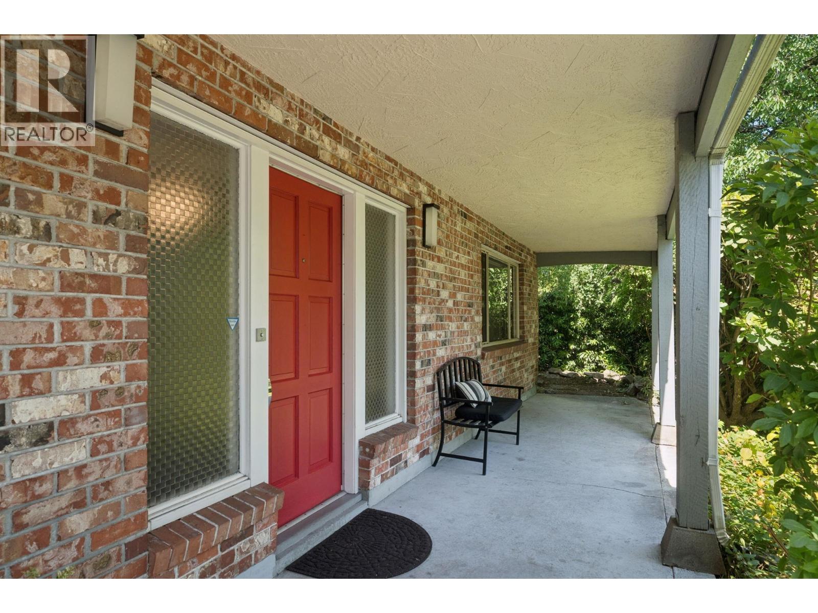1034 Heywood Street, North Vancouver, British Columbia  V7L 1H3 - Photo 2 - R3136931