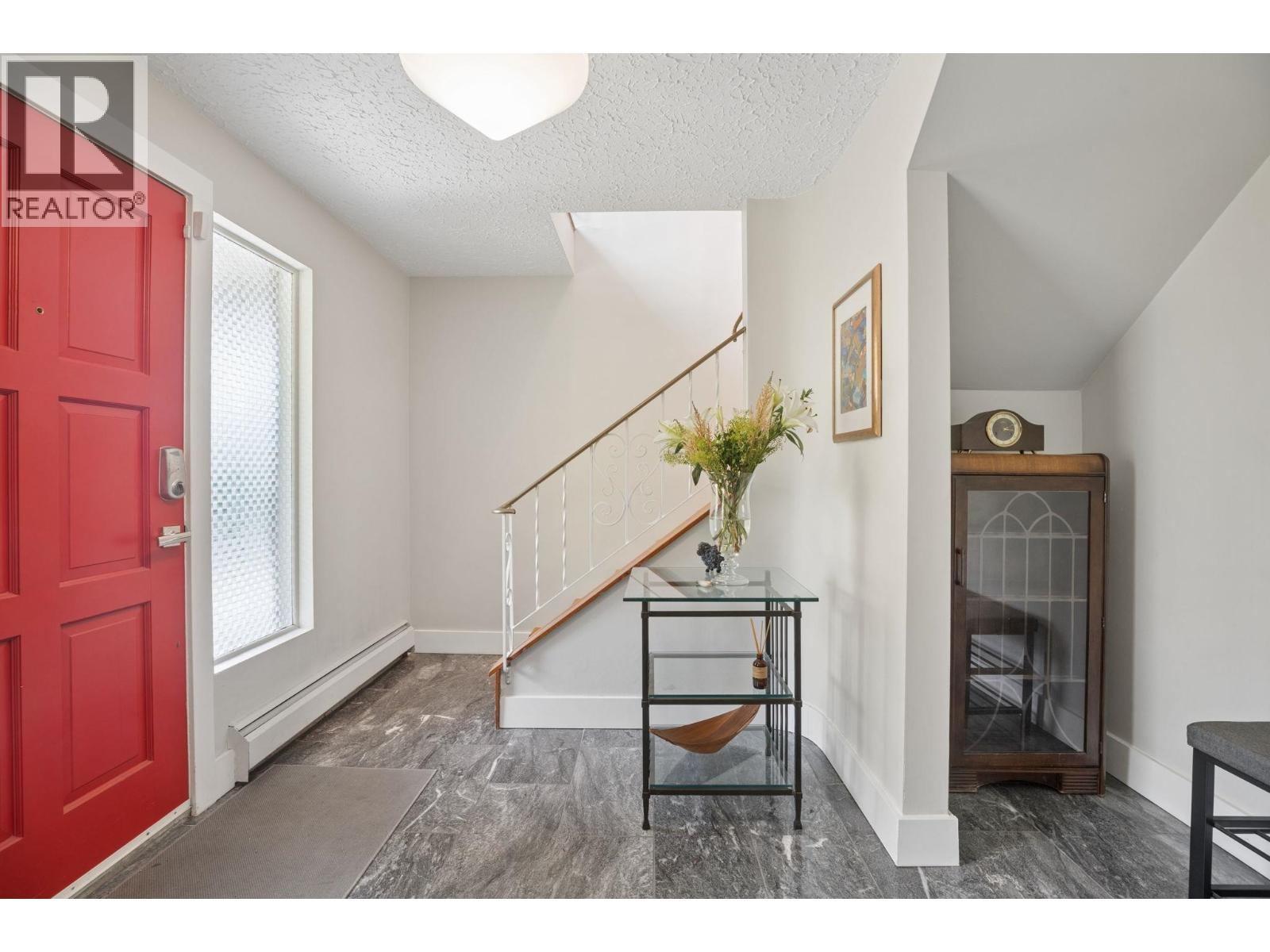 1034 Heywood Street, North Vancouver, British Columbia  V7L 1H3 - Photo 3 - R3136931