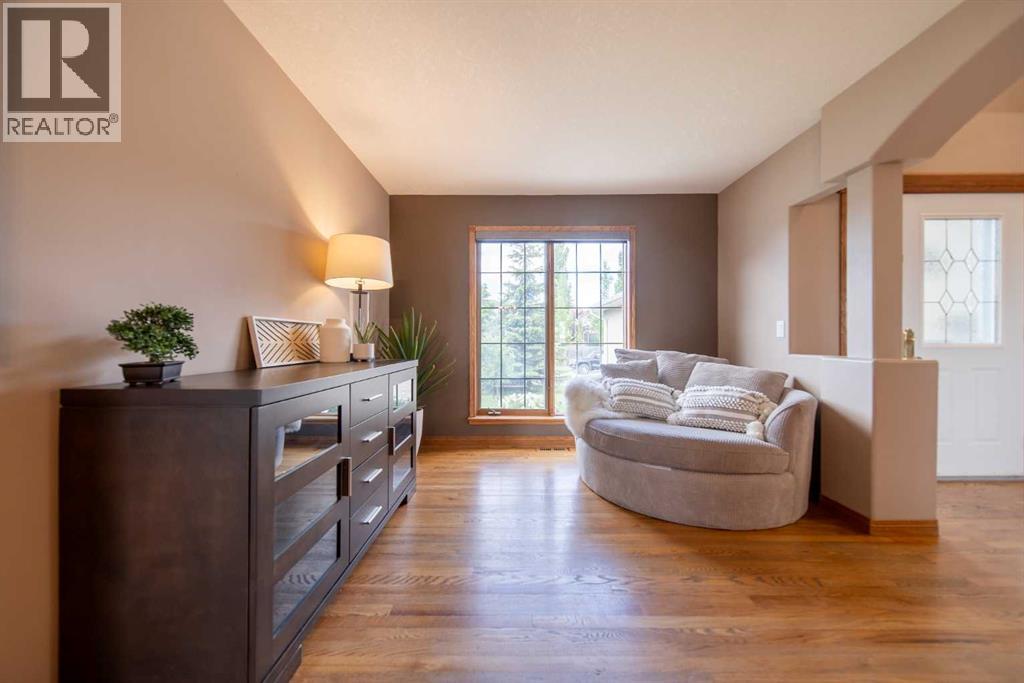 360 Hidden Ranch Circle Nw, Calgary, Alberta  T3A 5R3 - Photo 7 - A2317952