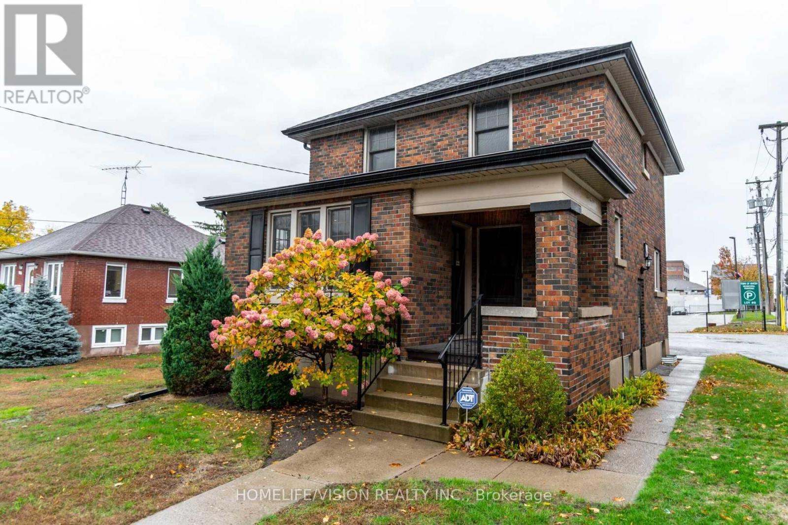 123 MARY STREET E, Whitby, Ontario