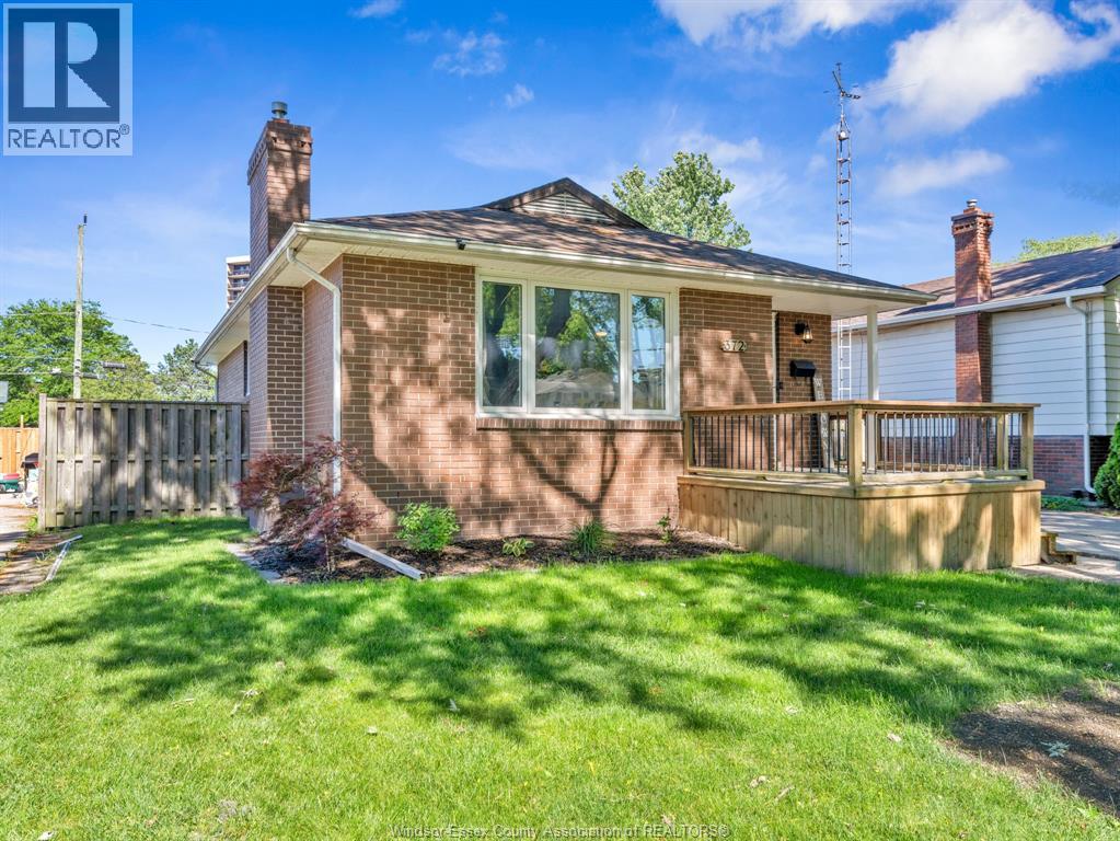 372 Carling Crescent, Windsor, Ontario  N8S 3X8 - Photo 3 - 26014328