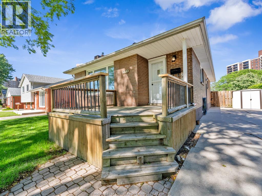 372 Carling Crescent, Windsor, Ontario  N8S 3X8 - Photo 2 - 26014328