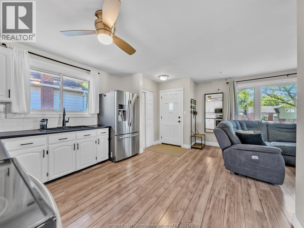 372 Carling Crescent, Windsor, Ontario  N8S 3X8 - Photo 4 - 26014328