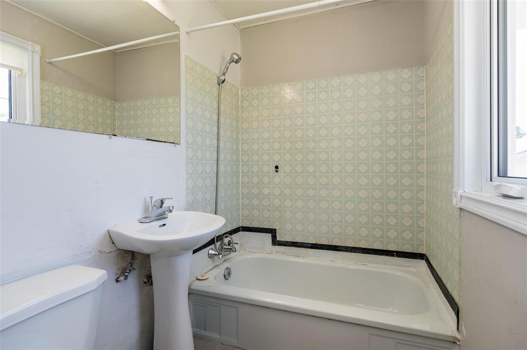 842 Talbot Avenue, Winnipeg, Manitoba  R2L 0S9 - Photo 17 - 202614065